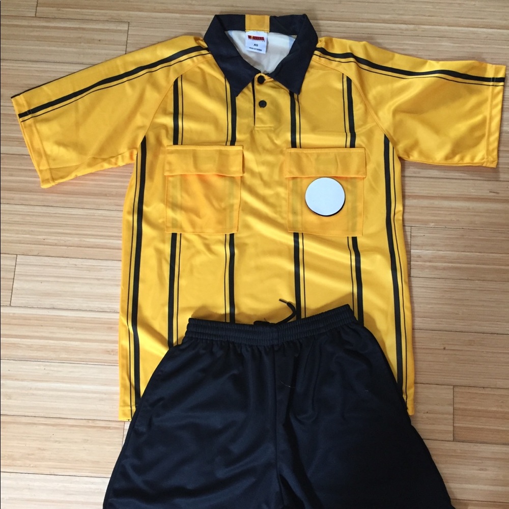 Soccer referee outfit